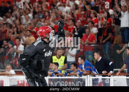 Pedro Henriques von SL Benfica feiert während der Rink Hockey-Playoffs 4. Etappe zwischen SL Benfica und FC Porto, im Pavilhão Fidelidade, Lisboa, Portugal, 25, Juni 2022 (Foto von João Rico/NurPhoto) Stockfoto