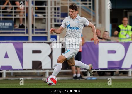 Zelimkhan Bakaev von Zenit St. Petersburg in Aktion während des PARI Premier Cup Preseason Turnierspiels zwischen Zenit St. Petersburg und Sotschi am 25. Juni 2022 im Smena Stadium in Sankt Petersburg, Russland. (Foto von Mike Kireev/NurPhoto) Stockfoto