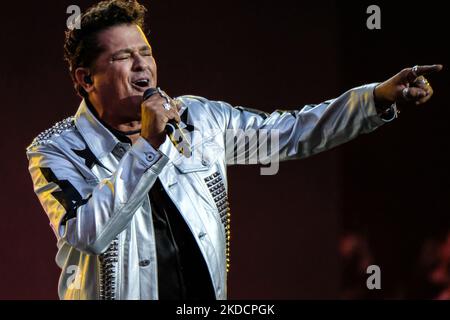 Carlos Vives tritt am 25. Juni 2022 im Wanda Metropolitano Stadium im Rahmen des 30.-jährigen Bestehens von Cadena 100 in Madrid, Spanien, auf. (Foto von Oscar Gonzalez/NurPhoto) Stockfoto