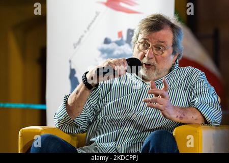 Francesco Guccini während der italienischen Künstler-Pressekonferenz Verleihung der Ehrenbürgerschaft an Francesco Guccini am 25. Juni 2022 auf der Piazza del Comune in Mondolfo (PU), Italien (Foto: Emmanuele Olivi/LiveMedia/NurPhoto) Stockfoto