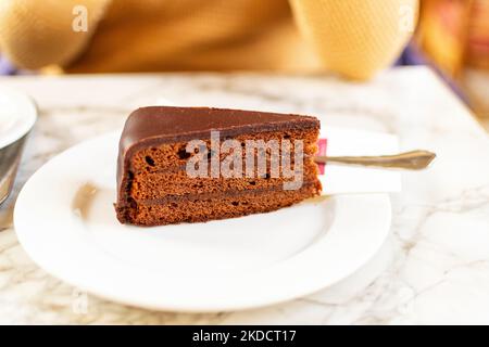 Ein berühmter österreichischer Kuchen auf dem Teller Stockfoto
