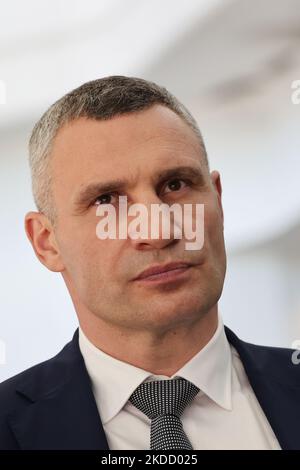 Vitali Klitschko spricht mit den Medien während des NATO-Gipfels am 29. Juni 2022 in Madrid, Spanien. (Foto von Jakub Porzycki/NurPhoto) Stockfoto