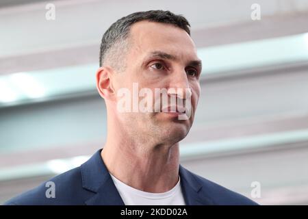 Wladimir Klitschko spricht mit den Medien während des NATO-Gipfels am 29. Juni 2022 in Madrid, Spanien. (Foto von Jakub Porzycki/NurPhoto) Stockfoto