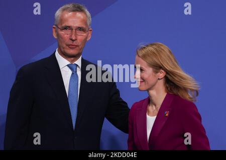 NATO-Generalsekretär Jens Stoltenberg und Estlands Premierminister Kaja Kallas bei der Begrüßungszeremonie des NATO-Gipfels am 29. Juni 2022 in Madrid, Spanien. (Foto von Jakub Porzycki/NurPhoto) Stockfoto