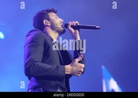 Sebastian Yatra gerissen während einer Dharma-Tour im Wizcenter in Madrid, Spanien, am 29. Juni 2022 (Foto von Oscar Gonzalez/NurPhoto) Stockfoto