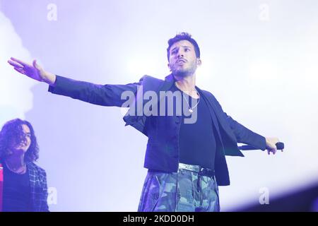 Sebastian Yatra gerissen während einer Dharma-Tour im Wizcenter in Madrid, Spanien, am 29. Juni 2022 (Foto von Oscar Gonzalez/NurPhoto) Stockfoto