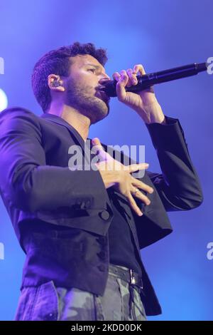 Sebastian Yatra gerissen während einer Dharma-Tour im Wizcenter in Madrid, Spanien, am 29. Juni 2022 (Foto von Oscar Gonzalez/NurPhoto) Stockfoto