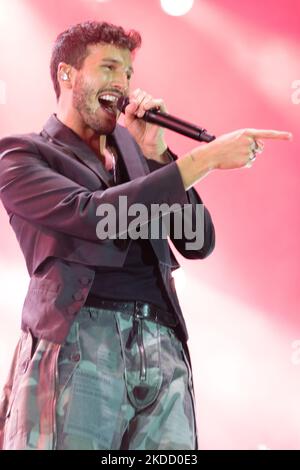 Sebastian Yatra gerissen während einer Dharma-Tour im Wizcenter in Madrid, Spanien, am 29. Juni 2022 (Foto von Oscar Gonzalez/NurPhoto) Stockfoto