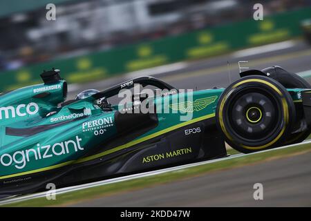 Lance Stroll aus Kanada mit dem (18) Aston Martin AMR22 Mercedes im Qualifying vor dem Grand Prix von Großbritannien F1 in Silverstone am 2. Juli 2022 in Northampton, Großbritannien. (Foto von Jose Breton/Pics Action/NurPhoto) Stockfoto