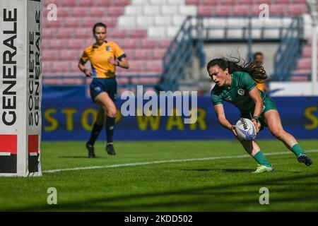 Lucy MULHALL aus Irland hat einen Versuch im Vergleich 7S zu Polen 7S, dem Finale der Rugby Europe Sevens Championship Series 2022 in Krakau, gemacht. Am Sonntag, den 03. Juli 2022, im Henryk Reyman Municipal Stadium, Krakau, Woiwodschaft Kleinpolen, Polen. (Foto von Artur Widak/NurPhoto) Stockfoto