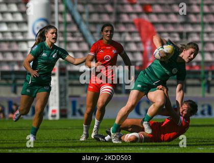 Claire BOLES aus Irland in Aktion während der Irland 7S gegen Polen 7S, dem Finale der Rugby Europe Sevens Championship Series 2022 in Krakau. Am Sonntag, den 03. Juli 2022, im Henryk Reyman Municipal Stadium, Krakau, Woiwodschaft Kleinpolen, Polen. (Foto von Artur Widak/NurPhoto) Stockfoto