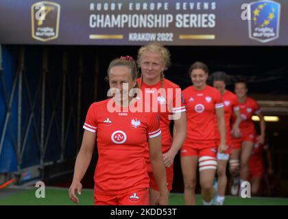 Mitglieder des polnischen Rugby-Teams siegen vor der Preisverleihung, nachdem sie die Rugby Europe Sevens Championship 2022 gewonnen haben. Am Sonntag, den 03. Juli 2022, im Henryk Reyman Municipal Stadium, Krakau, Woiwodschaft Kleinpolen, Polen. (Foto von Artur Widak/NurPhoto) Stockfoto