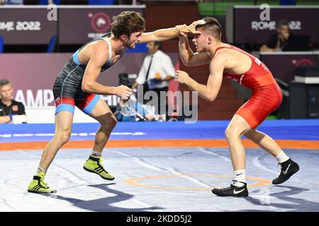 Daviti ABDALADZE (GEO) gegen Khamzat Timourovitch ARSAMERZOUEV (FRA) beim Finale der Greco-Roman Freestyle 61kg U20 Europameisterschaften in PalaPellicone - Fijlkam, 3.. Juli 2022, Rom, Italien (Foto: Domenico Cippitelli/LiveMedia/NurPhoto) Stockfoto