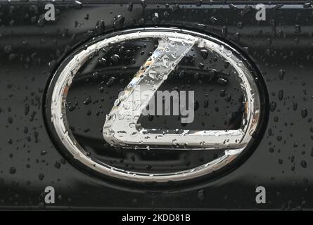 Lexus-Logo auf Lexus-Fahrzeug im Zentrum von Krakau geparkt gesehen. Am Dienstag, den 05. Juli 2022, in Krakau, Polen. (Foto von Artur Widak/NurPhoto) Stockfoto