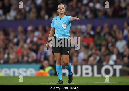 Schiedsrichterin Marta Huerta De Aza während des UEFA Women's Euro England 2022 Gruppe-A-Spiels zwischen England und Österreich im Old Trafford am 6. Juli 2022 in Manchester, Großbritannien. (Foto von Jose Breton/Pics Action/NurPhoto) Stockfoto