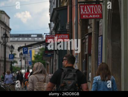 Schilder „Exchange“ in der Krakauer Altstadt. Am Mittwoch, den 06. Juli 2022, in Krakau, Polen. (Foto von Artur Widak/NurPhoto) Stockfoto