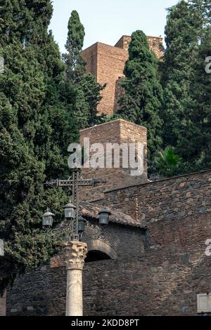 Malaga, Spanien - 29. Oktober 2022: Die Alcazaba von Malaga Stockfoto