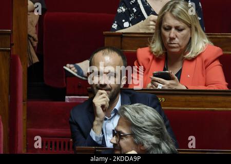 Manuel Bompard, Mitglied des parlaments der linken französischen Partei La France Insoumise (LFI) und Mitglied der linken Koalition NUPES (Nouvelle Union Populaire Ecologique et Sociale - Ecologic and Social Union der neuen Menschen) Nimmt an der Rede der französischen Premierministerin Elisabeth Borne Teil, die für ihre „allgemeine politische Erklärung“ an die Abgeordneten der neuen Legislaturperiode in der Nationalversammlung spricht - 6. Juli 2022, Paris (Foto: Daniel Pier/NurPhoto) Stockfoto