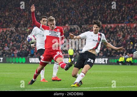 Marcus Forss von Middlesbrough fordert den Ball mit Timm Klose von Bristol City während des Sky Bet Championship-Spiels zwischen Middlesbrough und Bristol City im Riverside Stadium, Middlesbrough, am Samstag, 5.. November 2022. (Kredit: Trevor Wilkinson | MI Nachrichten) Kredit: MI Nachrichten & Sport /Alamy Live Nachrichten Stockfoto