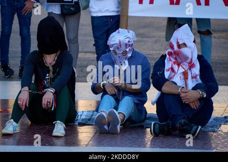 5. November 2022, Sant quinti de mediona, Katalonien, Spanien: Iranische Bürger, die in Barcelona leben, protestieren auf der zentralen Plaça de Catalunya in Barcelona wie jeden Samstag seit Masha Aminis Tod bekannt wurde, gab es immer mehr Proteste im Zentrum von Barcelona und auf der ganzen Welt (Foto: © Eric Renom/ZUMA Press Wire) Stockfoto