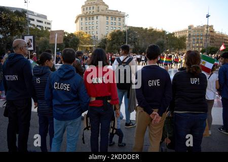 5. November 2022, Sant quinti de mediona, Katalonien, Spanien: Iranische Bürger, die in Barcelona leben, protestieren auf der zentralen Plaça de Catalunya in Barcelona wie jeden Samstag seit Masha Aminis Tod bekannt wurde, gab es immer mehr Proteste im Zentrum von Barcelona und auf der ganzen Welt (Foto: © Eric Renom/ZUMA Press Wire) Stockfoto