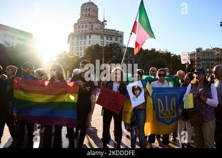 5. November 2022, Sant quinti de mediona, Katalonien, Spanien: Iranische Bürger, die in Barcelona leben, protestieren auf der zentralen Plaça de Catalunya in Barcelona wie jeden Samstag seit Masha Aminis Tod bekannt wurde, gab es immer mehr Proteste im Zentrum von Barcelona und auf der ganzen Welt (Foto: © Eric Renom/ZUMA Press Wire) Stockfoto