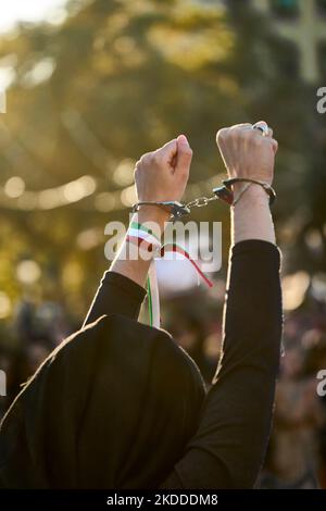 5. November 2022, Sant quinti de mediona, Katalonien, Spanien: Iranische Bürger, die in Barcelona leben, protestieren auf der zentralen Plaça de Catalunya in Barcelona wie jeden Samstag seit Masha Aminis Tod bekannt wurde, gab es immer mehr Proteste im Zentrum von Barcelona und auf der ganzen Welt (Foto: © Eric Renom/ZUMA Press Wire) Stockfoto