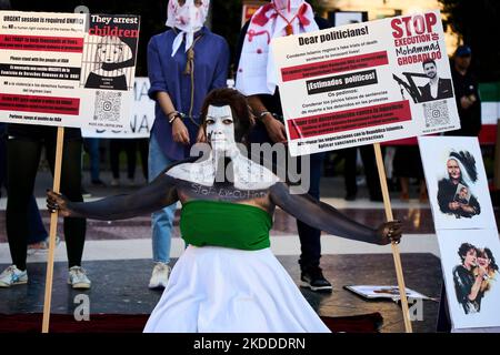 5. November 2022, Sant quinti de mediona, Katalonien, Spanien: Iranische Bürger, die in Barcelona leben, protestieren auf der zentralen Plaça de Catalunya in Barcelona wie jeden Samstag seit Masha Aminis Tod bekannt wurde, gab es immer mehr Proteste im Zentrum von Barcelona und auf der ganzen Welt (Foto: © Eric Renom/ZUMA Press Wire) Stockfoto