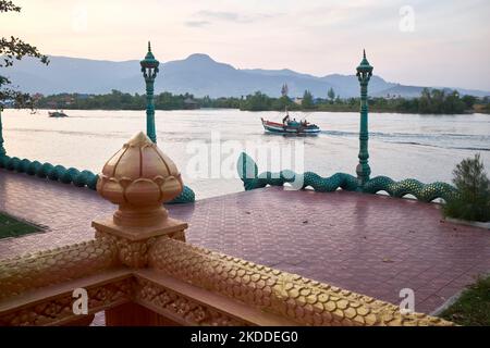 Dekorative Quayside Promenade entlang des Flusses in Kampot Kambodscha Stockfoto