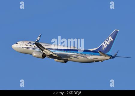 Tokio, Japan – 18. April 2021: Alle Passagierflugzeuge von Nippon Airways (ANA), Boeing B737-800 (JA88AN). Stockfoto