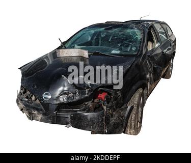 Vorderseite des abgestürzten Fahrzeugs durch Unfall isolieren. Stockfoto
