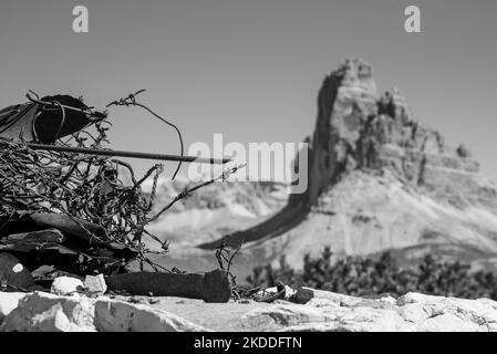 Überreste von militärischen Befestigungen auf dem Klavierberg in den Dolomiten, erbaut während des Ersten Weltkriegs, Südtirol Stockfoto