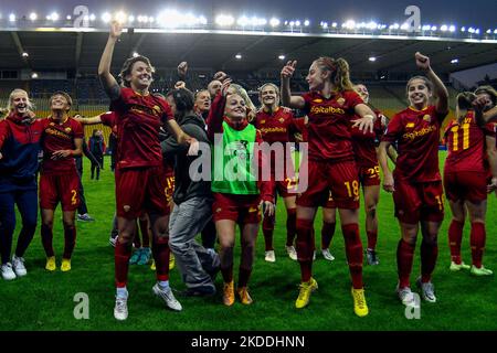 Parma, Italien. 05.. November 2022. AS Roma-Spieler feiern am Ende des italienischen supercup-Finales der Frauen zwischen dem FC Juventus und AS Roma im Ennio Tardini-Stadion in Parma (Italien) am 5.. November 2022. Foto Andrea Staccioli/Insidefoto Kredit: Insidefoto di andrea staccioli/Alamy Live News Stockfoto