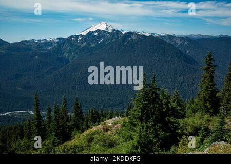 WA22720-00...WASHINGTON - Mount Baker von der Stelle des Goat Mountain Lookout in der Mount Baker Wilderness Area, Mount Baker-Snoqualmie NF. Stockfoto