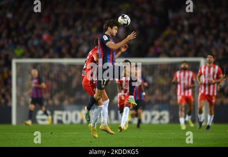 FC BARCELONA gegen UD ALMERIA 5,2022. November Marcos Alonso (17) vom FC Barcelona während des Spiels zwischen FC Barcelona und UD Almeria, das dem dreizehn Tag der La Liga Santander im Spotify Camp Nou in Barcelona, Spanien, entspricht. Stockfoto