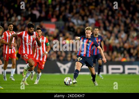 FC BARCELONA gegen UD ALMERIA November 5,2022 Frenkie de Jong (21) des FC Barcelona während des Spiels zwischen dem FC Barcelona und UD Almeria, das dem dreizehn Tag der La Liga Santander im Spotify Camp Nou in Barcelona, Spanien, entspricht. Stockfoto