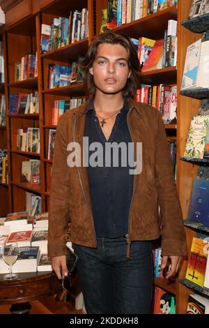 Damian Hurley, der Sohn von Elizabeth Hurley, nimmt an der Buchpräsentation „The Quickening“ bei Daunt Books in London Teil. Stockfoto