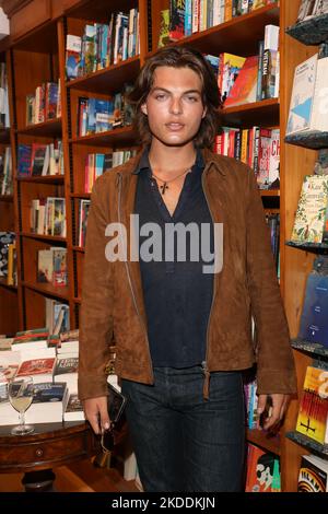 Damian Hurley, der Sohn von Elizabeth Hurley, nimmt an der Buchpräsentation „The Quickening“ bei Daunt Books in London Teil. Stockfoto