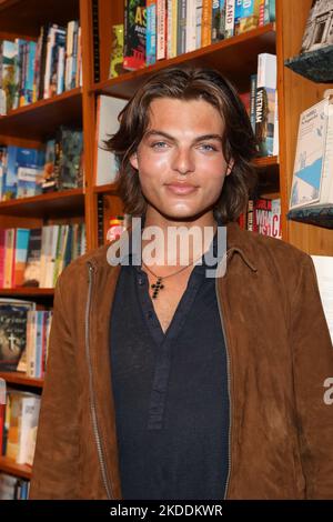 Damian Hurley, der Sohn von Elizabeth Hurley, nimmt an der Buchpräsentation „The Quickening“ bei Daunt Books in London Teil. Stockfoto