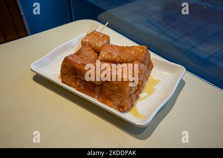 Ein Teller mit süßem und goldenem West Toast im Hong Kong-Stil Stockfoto