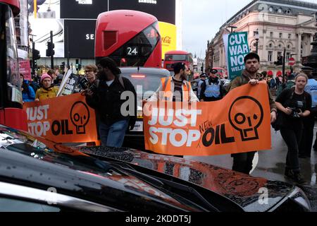 London, Großbritannien, 5.. November 2022. Demonstranten verschiedener Organisationen und Gewerkschaften nahmen an der Demonstration der Volksversammlung „Großbritannien ist kaputt“ Teil, die zu Parlamentswahlen und zur Bewältigung der Lebenshaltungskosten durch die Regierung aufrief. Kredit: Elfte Stunde Fotografie/Alamy Live Nachrichten Stockfoto