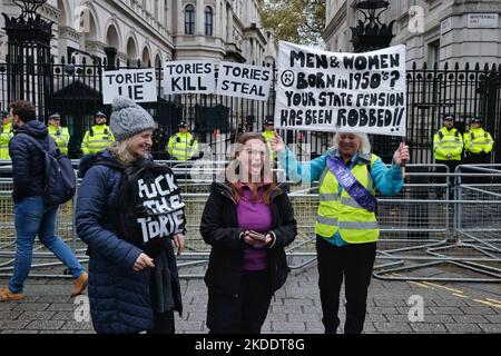 London, Großbritannien, 5.. November 2022. Demonstranten verschiedener Organisationen und Gewerkschaften nahmen an der Demonstration der Volksversammlung „Großbritannien ist kaputt“ Teil, die zu Parlamentswahlen und zur Bewältigung der Lebenshaltungskosten durch die Regierung aufrief. Kredit: Elfte Stunde Fotografie/Alamy Live Nachrichten Stockfoto