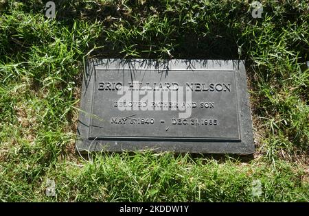 Los Angeles, California, USA 3.. November 2022 das Grab des Schauspielers/Sängers Ricky Nelson alias Eric Hilliard Nelson in der Revelation-Sektion im Forest Lawn Memorial Park Hollywood Hills am 3. November 2022 in Los Angeles, Kalifornien, USA. Foto von Barry King/Alamy Stockfoto Stockfoto