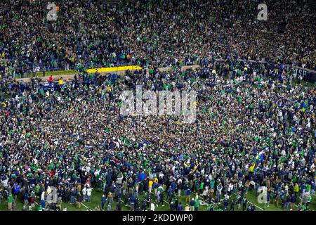 South Bend, Indiana, USA. 05. Nov, 2022. Während der NCAA Fußballspiel-Action zwischen den Clemson Tigers und der Notre Dame kämpfen Irish im Notre Dame Stadium in South Bend, Indiana. Notre Dame besiegte Clemson 35-14. John Mersits/CSM/Alamy Live News Stockfoto