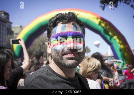 5. November 2022, Stadt Buenos Aires, Stadt Buenos Aires, Argentinien: INT. WorldNews.- Stadt Buenos Aires, 2022, 5. Nov.- Tausende von Menschen marschieren von der Plaza de Mayo zum Nationalkongress auf der Pride Parade 31 in Buenos Aires, Argentinien, um sich für Trans Law zu behaupten und zu fragen, wo Tehuel (ein junger Mann, der seit dem 2021. märz auftauchte) sei, Und gegen die Diskriminierung von lgbttiq-Personen. (Bild: © Julieta Ferrario/ZUMA Press Wire) Stockfoto