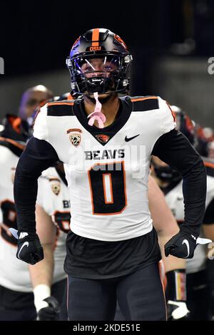 Seattle, WA, USA. 04.. November 2022. Oregon State Beavers Wide Receiver Tre'Shaun Harrison (0) vor dem Start des NCAA-Fußballspiels zwischen den Oregon State Beavers und Washington Huskies im Husky Stadium in Seattle, WA. Washington besiegte den Staat Oregon 24-21. Steve Faber/CSM/Alamy Live News Stockfoto