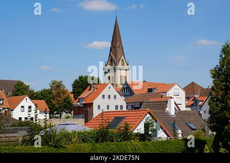 Katholische Pfarrkirche St. John Baptista, Neustadtkirche, Neustadt, Warburg, Nordrhein-Westfalen, Deutschland Stockfoto