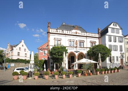 Marktplatz mit Hauptwache im spätklassizistischen Stil, Domplatz, Wetzlar, Hessen, Deutschland Stockfoto