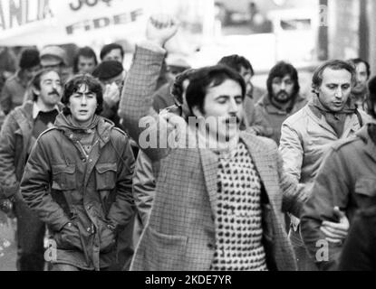 8000 Türken und ihre Familien demonstrierten am 31.01.1981 in Köln gegen die Militärdiktatur in ihrem Land Stockfoto