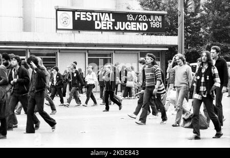 Das Jugendfestival, das von der DKP-assoziierten SDAJ (Sozialistische Deutsche Arbeiterjugend) organisiert wird. Juni 1981, Deutschland Stockfoto